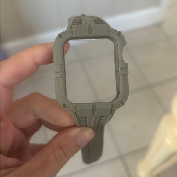 Apple Watch SE 44mm with 1 extra band - Picture 4 of 6